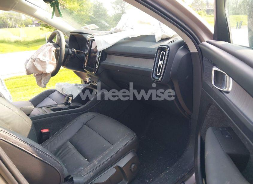 Photo 5 of 2024 Volvo Xc40 B5 CORE DARK THEME (VIN YV4L12UKXR2222285)