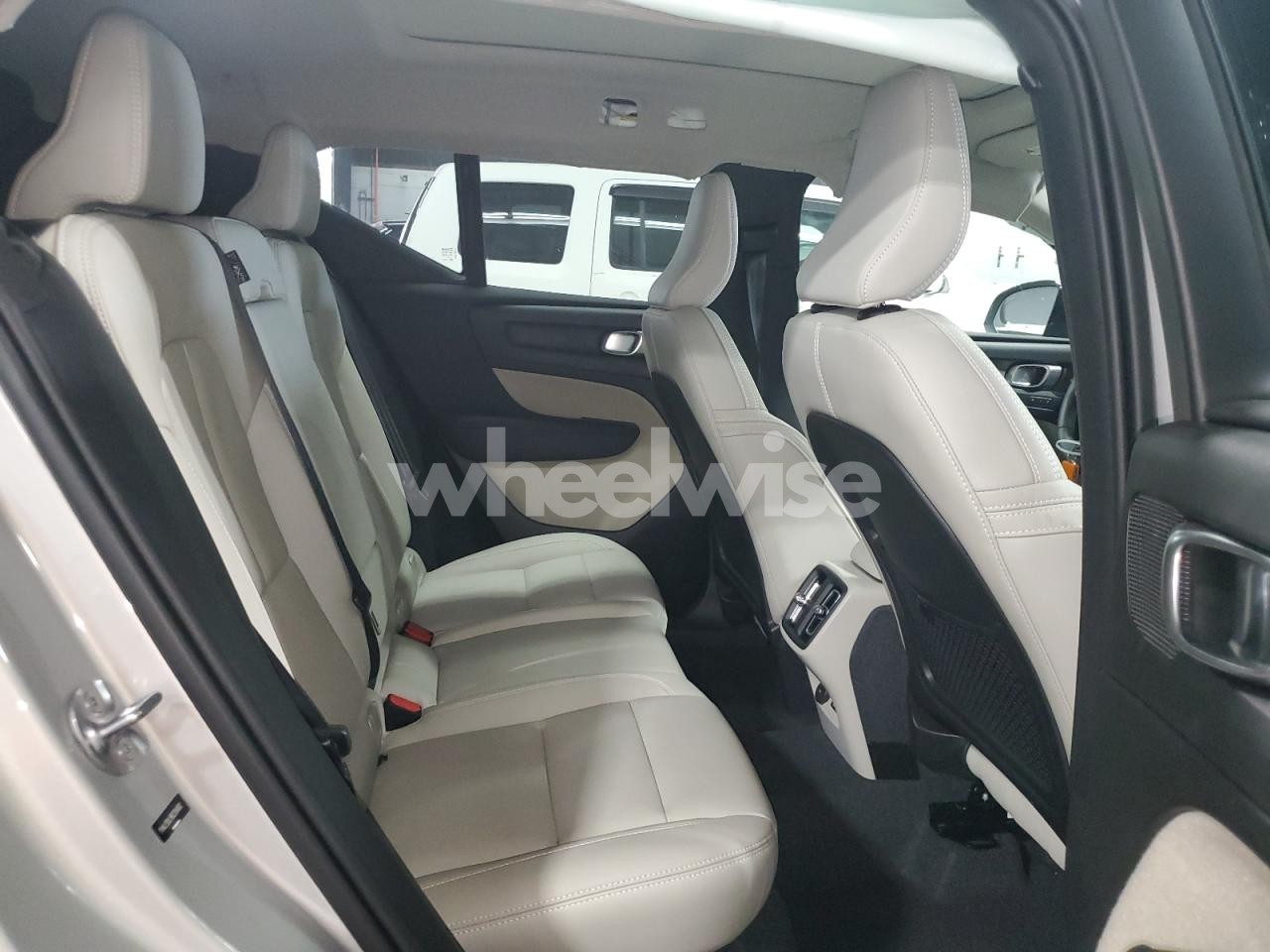 Photo 11 of 2024 VOLVO XC40 PLUS (VIN YV4L12UL9R2354902)