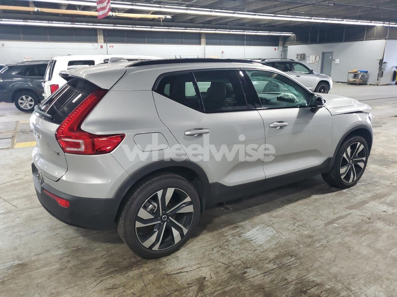 Photo 3 of 2024 VOLVO XC40 PLUS (VIN YV4L12UL9R2354902)