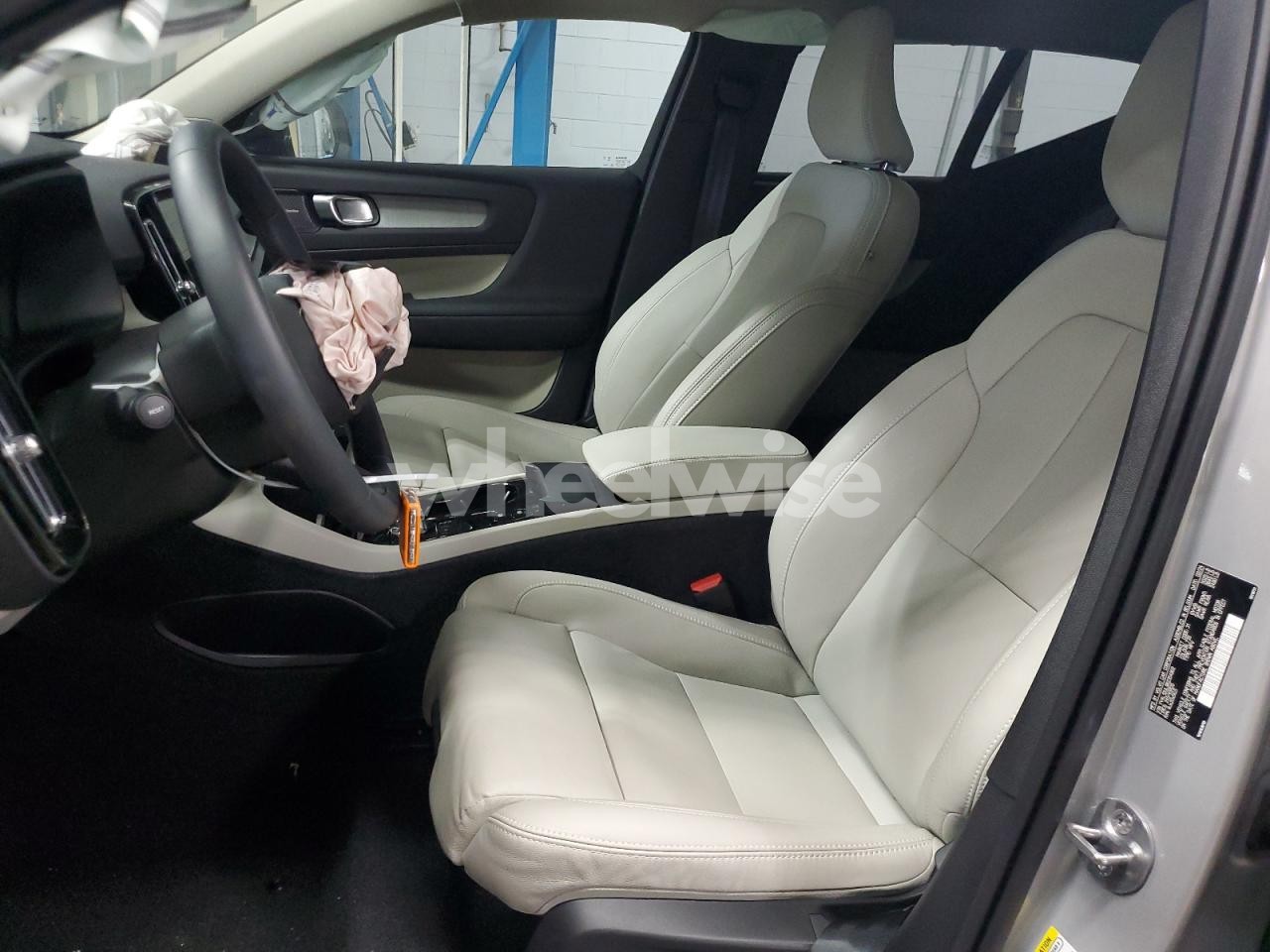 Photo 7 of 2024 VOLVO XC40 PLUS (VIN YV4L12UL9R2354902)