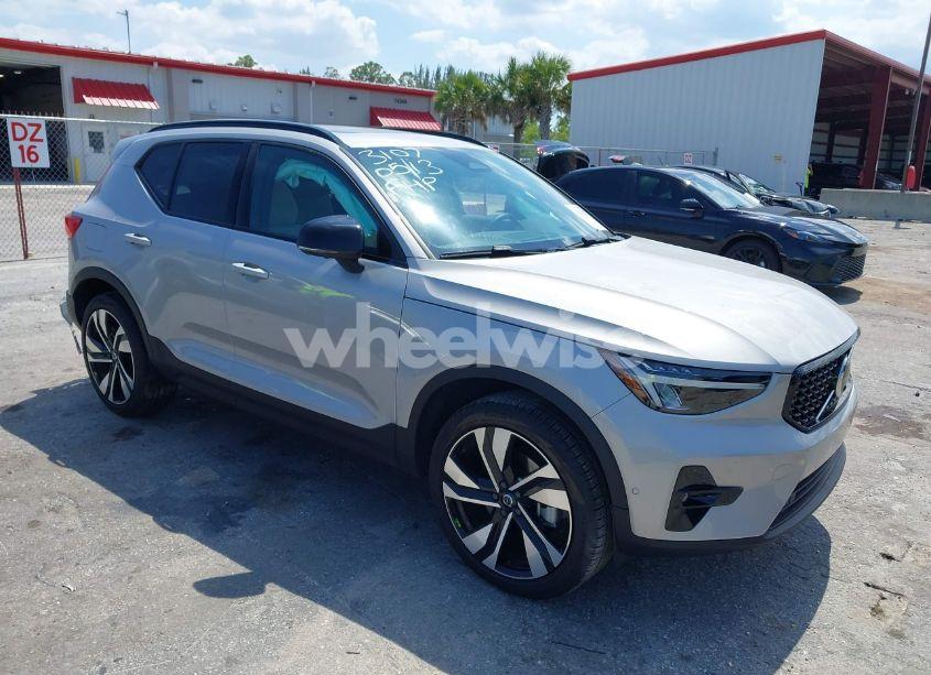 2024 Volvo Xc40 B5 PLUS DARK THEME (VIN YV4L12ULXR2293107) main photo