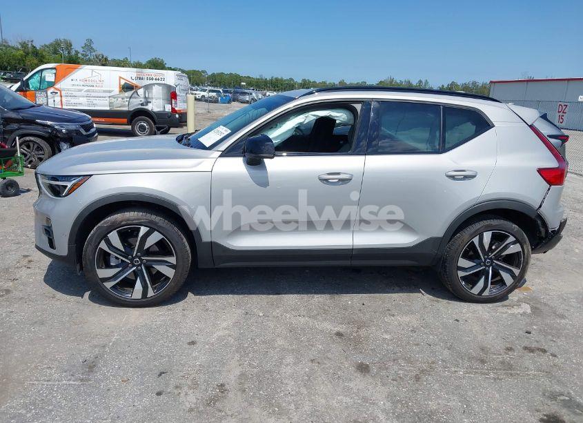 Photo 14 of 2024 Volvo Xc40 B5 PLUS DARK THEME (VIN YV4L12ULXR2293107)