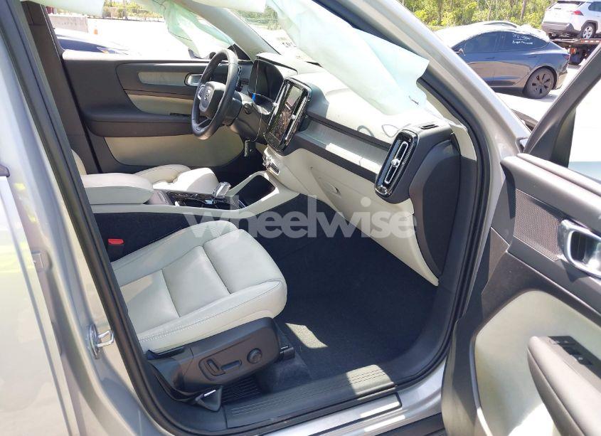 Photo 5 of 2024 Volvo Xc40 B5 PLUS DARK THEME (VIN YV4L12ULXR2293107)