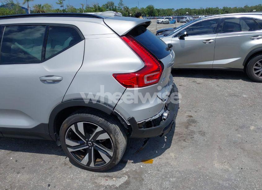 Photo 6 of 2024 Volvo Xc40 B5 PLUS DARK THEME (VIN YV4L12ULXR2293107)