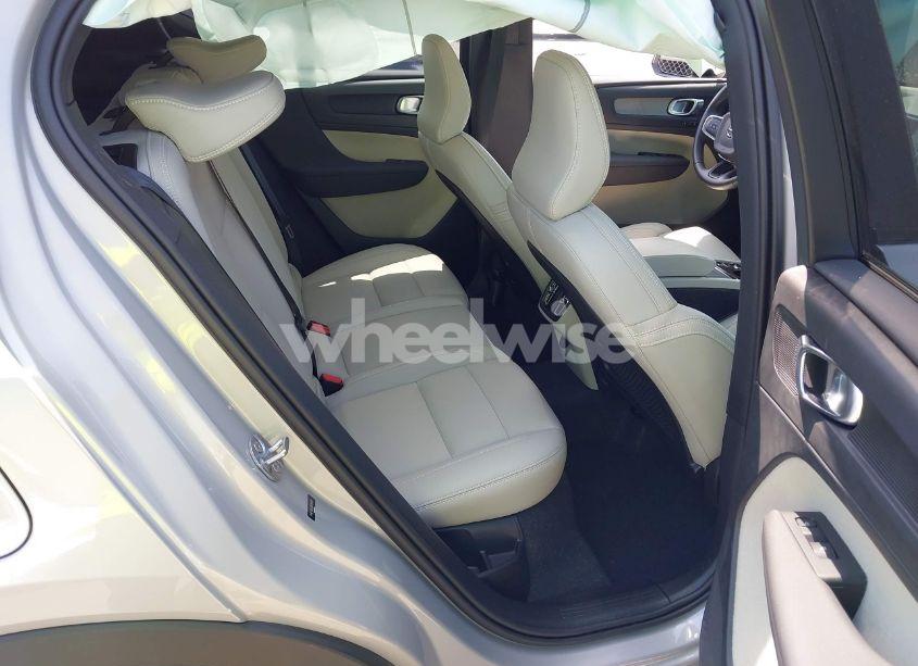 Photo 8 of 2024 Volvo Xc40 B5 PLUS DARK THEME (VIN YV4L12ULXR2293107)