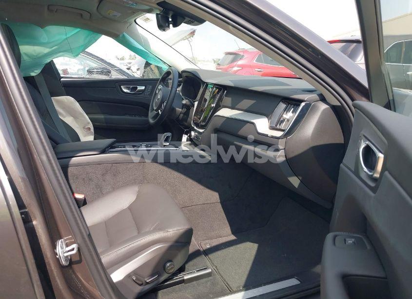 Photo 5 of 2025 Volvo Xc60 B5 PLUS (VIN YV4M12RC0S1172417)