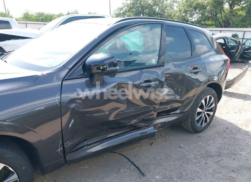 Photo 6 of 2025 Volvo Xc60 B5 PLUS (VIN YV4M12RC0S1172417)