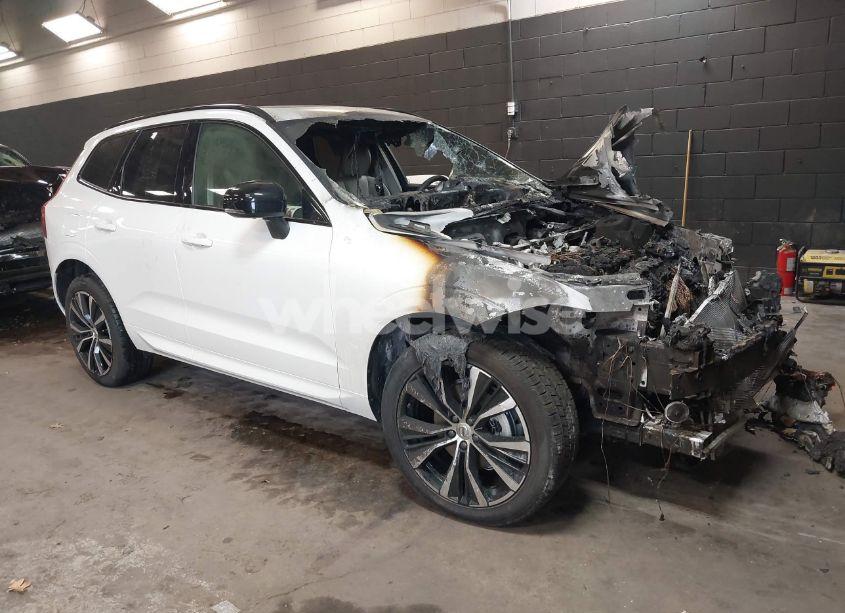 2025 Volvo Xc60 B5 PLUS (VIN YV4M12RC4S1112737) main photo