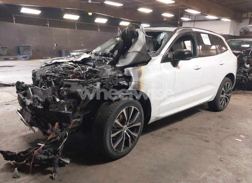 Photo 2 of 2025 Volvo Xc60 B5 PLUS (VIN YV4M12RC4S1112737)