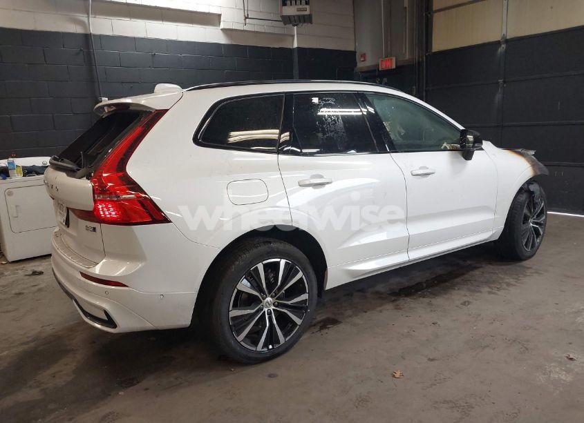 Photo 4 of 2025 Volvo Xc60 B5 PLUS (VIN YV4M12RC4S1112737)