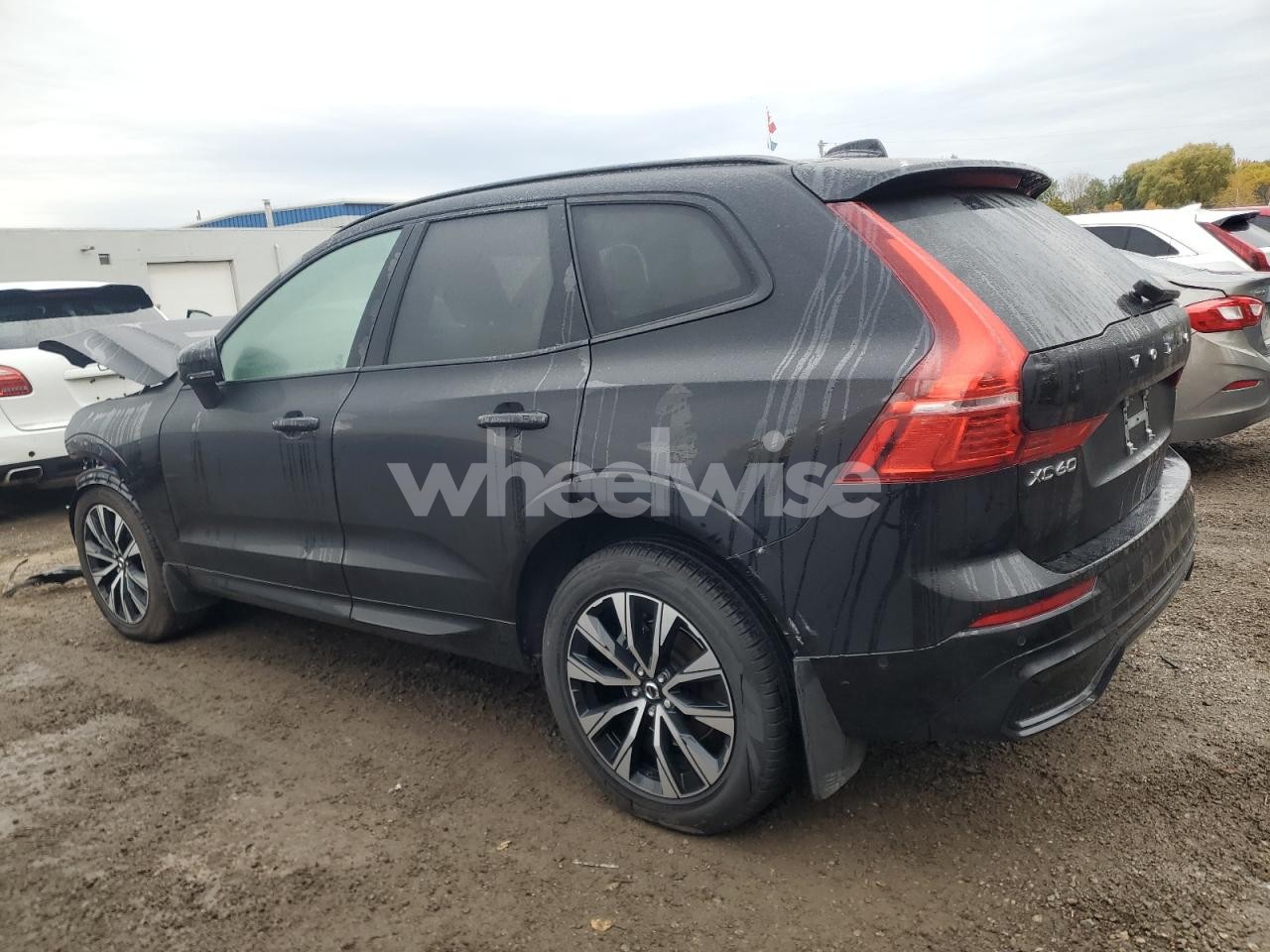 Photo 2 of 2025 VOLVO XC60 PLUS (VIN YV4M12RC4S1216886)
