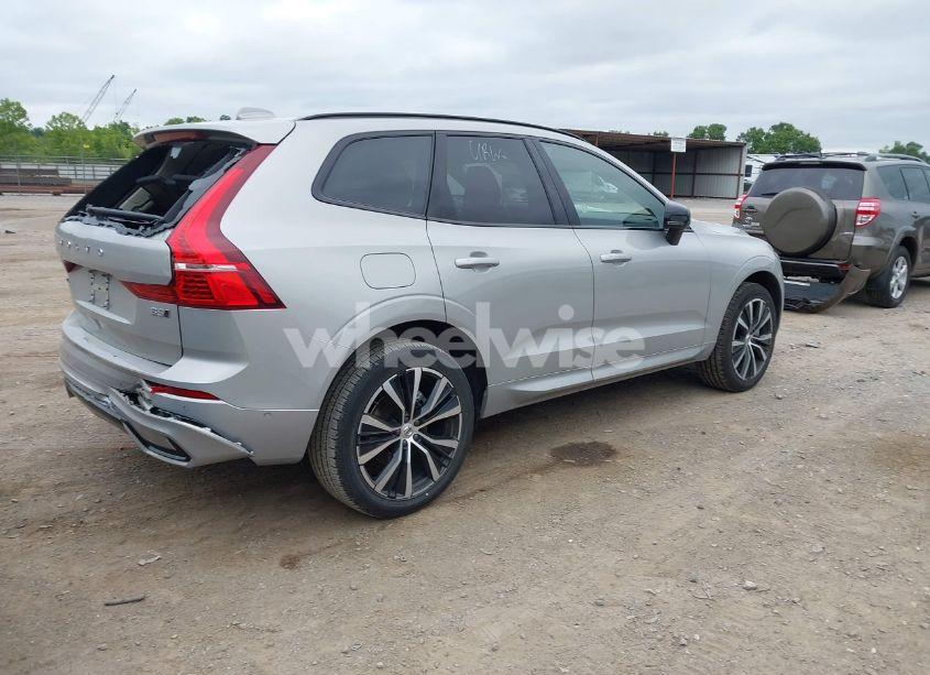 Photo 4 of 2025 Volvo Xc60 B5 PLUS (VIN YV4M12RC5S1149246)