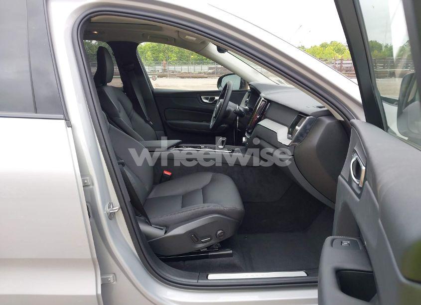 Photo 5 of 2025 Volvo Xc60 B5 PLUS (VIN YV4M12RC5S1149246)
