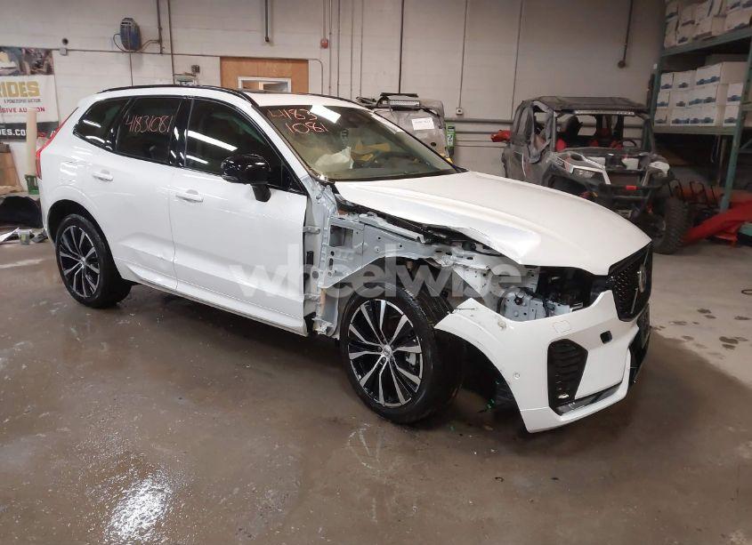 2025 Volvo Xc60 B5 PLUS (VIN YV4M12RCXS1032908) main photo