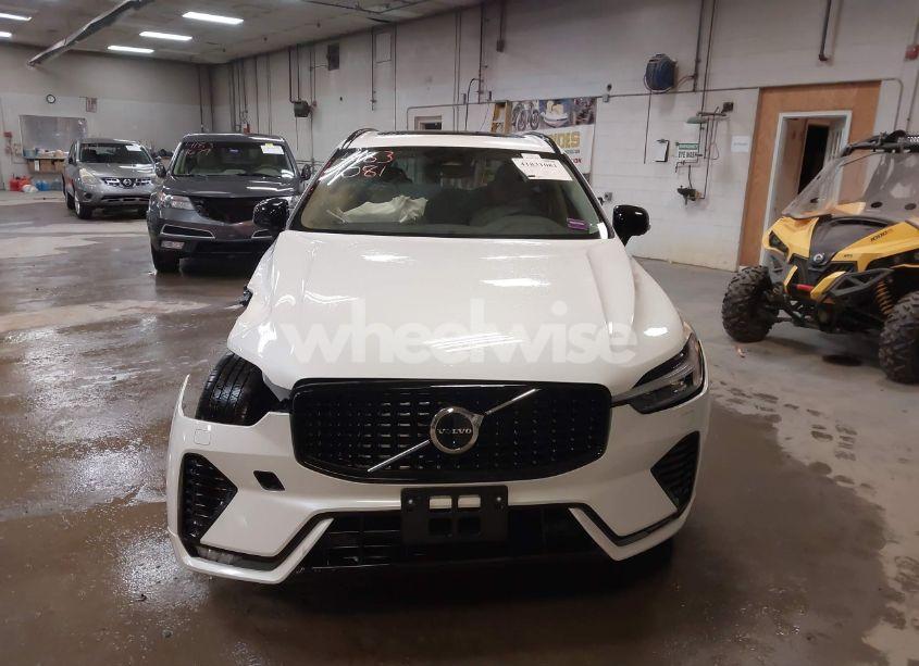 Photo 13 of 2025 Volvo Xc60 B5 PLUS (VIN YV4M12RCXS1032908)