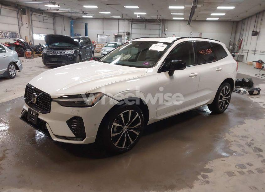 Photo 2 of 2025 Volvo Xc60 B5 PLUS (VIN YV4M12RCXS1032908)