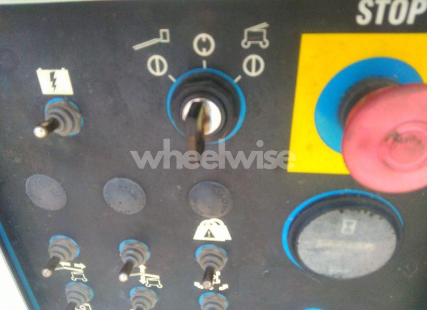 Photo 11 of 2014 Genie Z-40/23n RJ LIFT (VIN Z40N142502)