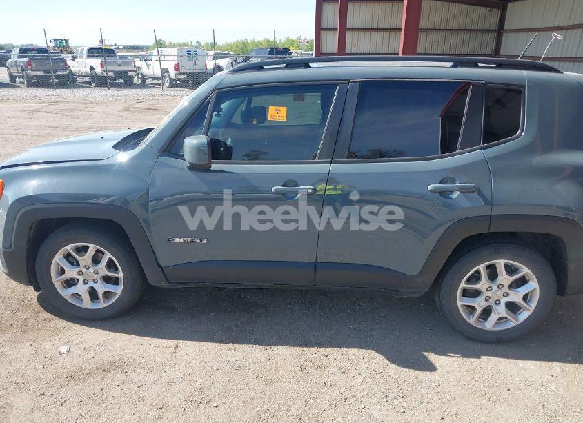 Photo 14 of 2017 Jeep Renegade LATITUDE FWD (VIN ZACCJABB5HPG25210)