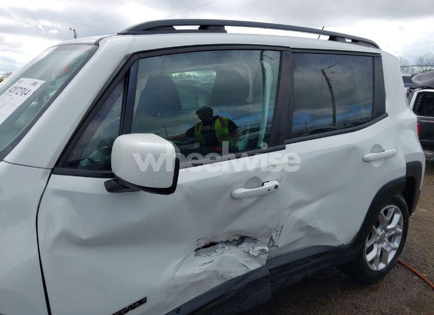 Photo 14 of 2017 Jeep Renegade LATITUDE FWD (VIN ZACCJABB9HPG51308)