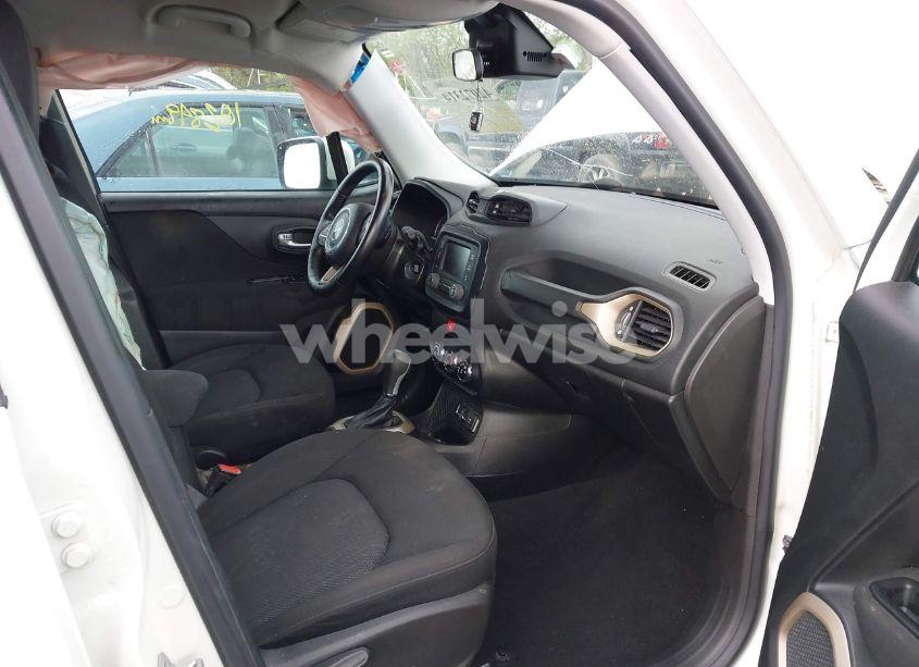 Photo 5 of 2017 Jeep Renegade LATITUDE FWD (VIN ZACCJABB9HPG51308)