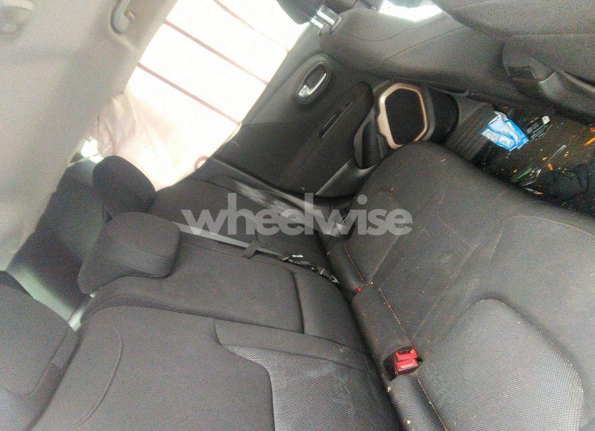 Photo 8 of 2016 Jeep Renegade LATITUDE (VIN ZACCJABT0GPD14808)