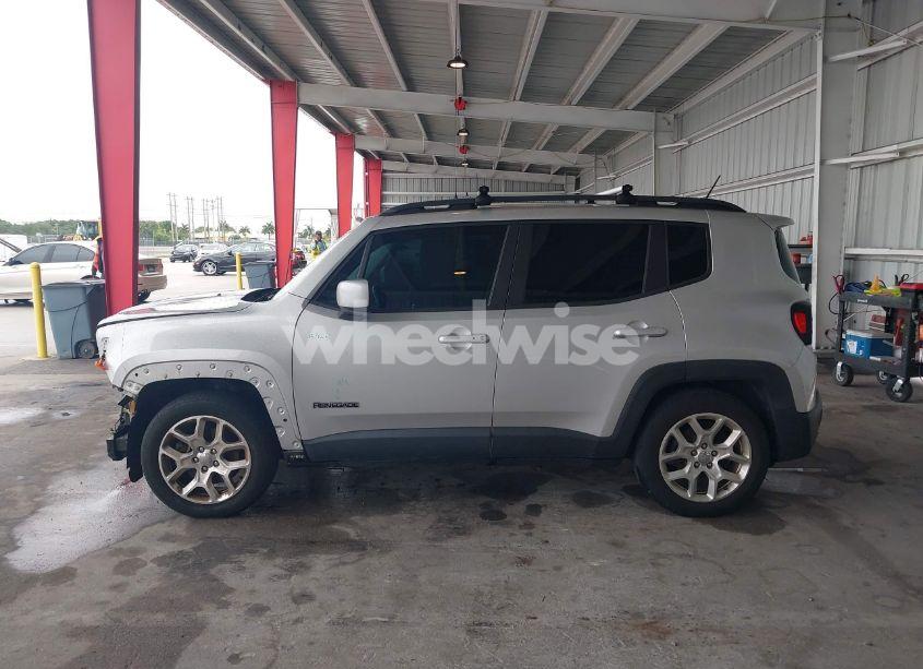 Photo 15 of 2016 Jeep Renegade LATITUDE (VIN ZACCJABT5GPC47624)