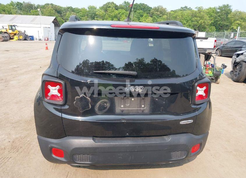Photo 16 of 2015 Jeep Renegade LATITUDE (VIN ZACCJABT9FPB85000)