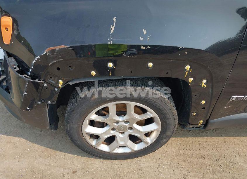 Photo 18 of 2015 Jeep Renegade LATITUDE (VIN ZACCJABT9FPB85000)