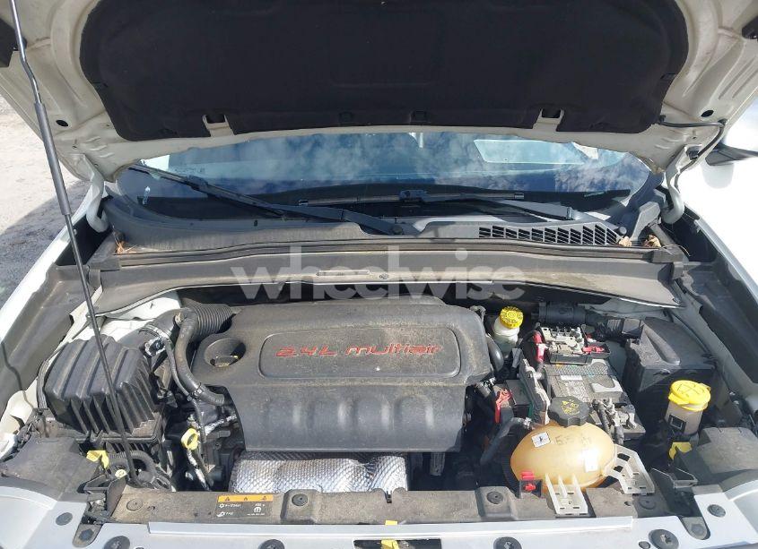 Photo 10 of 2016 Jeep Renegade LIMITED (VIN ZACCJADT0GPC88952)