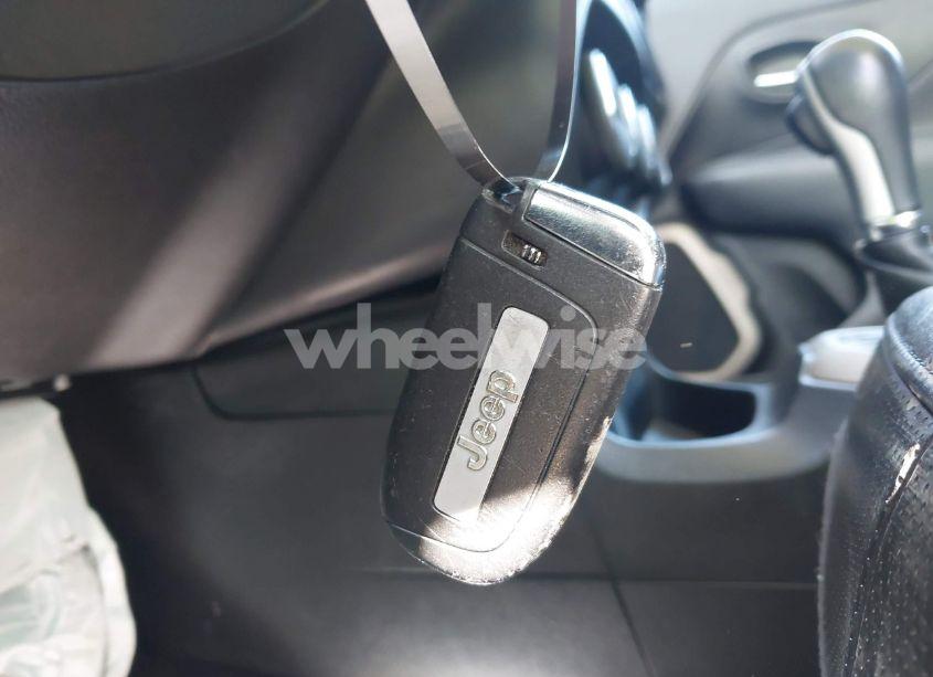 Photo 11 of 2016 Jeep Renegade LIMITED (VIN ZACCJADT5GPE29952)