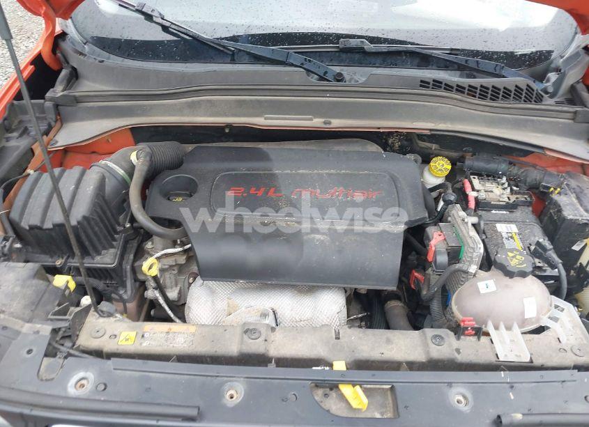 Photo 10 of 2017 Jeep Renegade LATITUDE 4X4 (VIN ZACCJBBB2HPG32122)