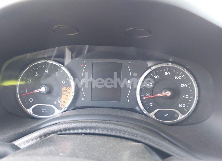 Photo 7 of 2018 Jeep Renegade LATITUDE 4X4 (VIN ZACCJBBB3JPJ08965)