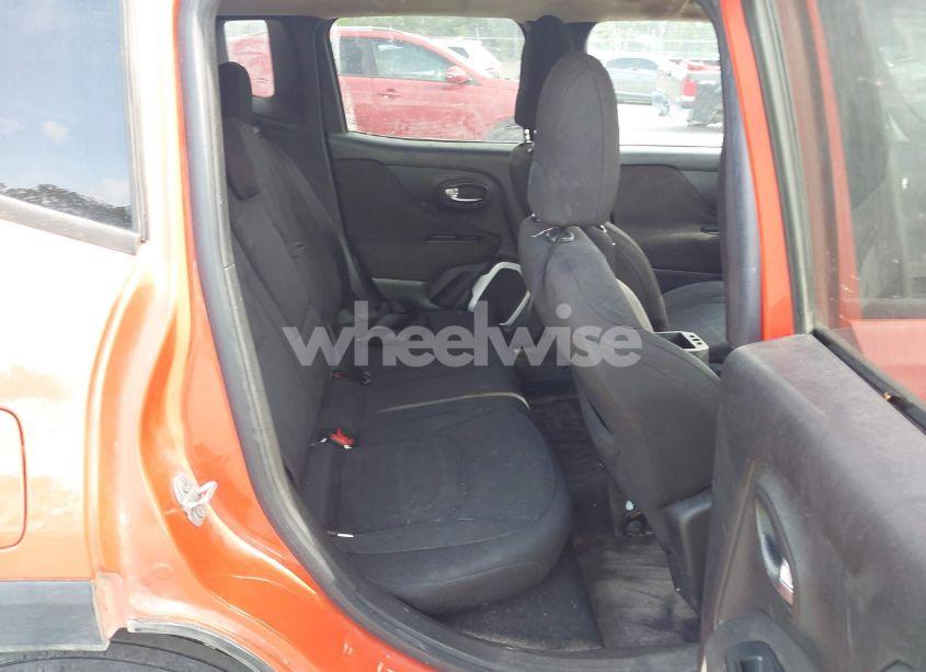 Photo 8 of 2018 Jeep Renegade LATITUDE 4X4 (VIN ZACCJBBB5JPH50381)