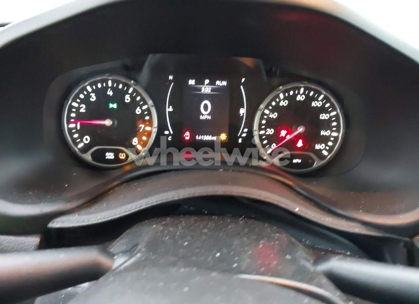 Photo 7 of 2017 Jeep Renegade LATITUDE 4X4 (VIN ZACCJBBB7HPF23042)