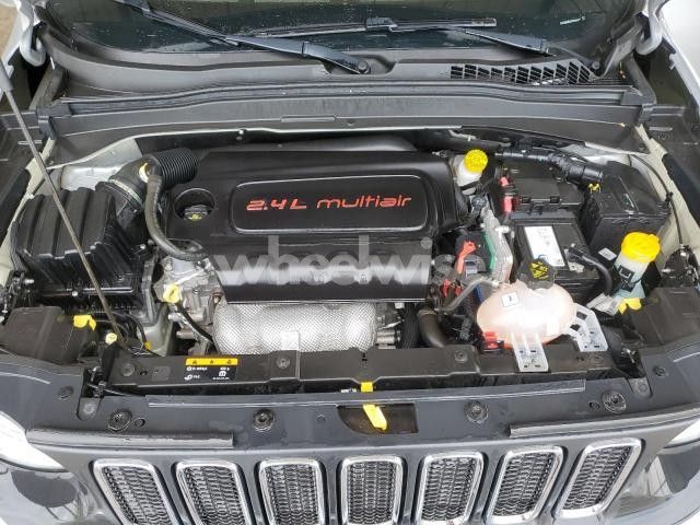 Photo 4 of 2017 JEEP RENEGADE LATITUDE N/A (VIN ZACCJBBB9HPF96977)