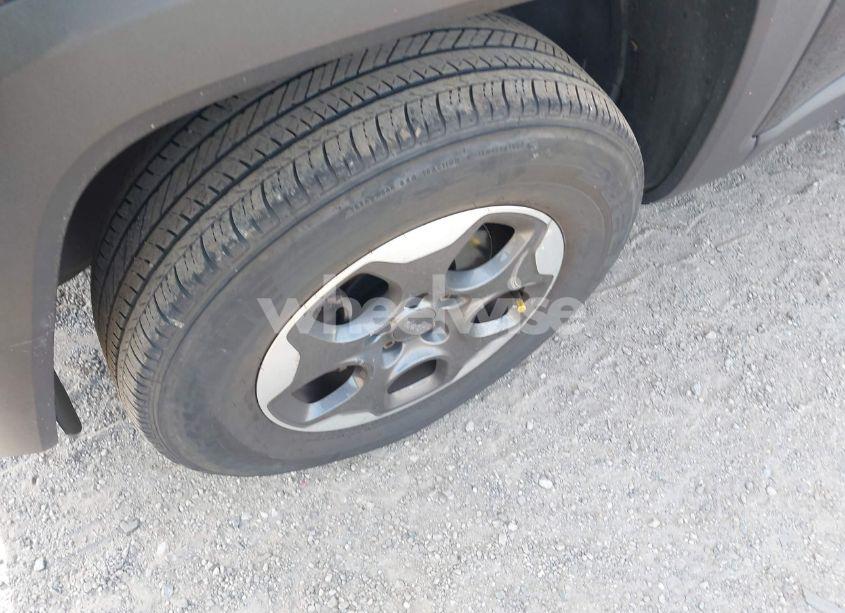 Photo 12 of 2015 Jeep Renegade LATITUDE (VIN ZACCJBBH2FPC31168)