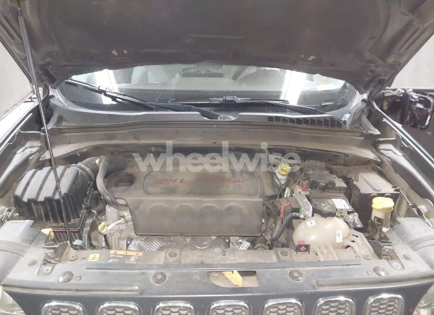 Photo 10 of 2016 Jeep Renegade LATITUDE (VIN ZACCJBBT2GPC97628)