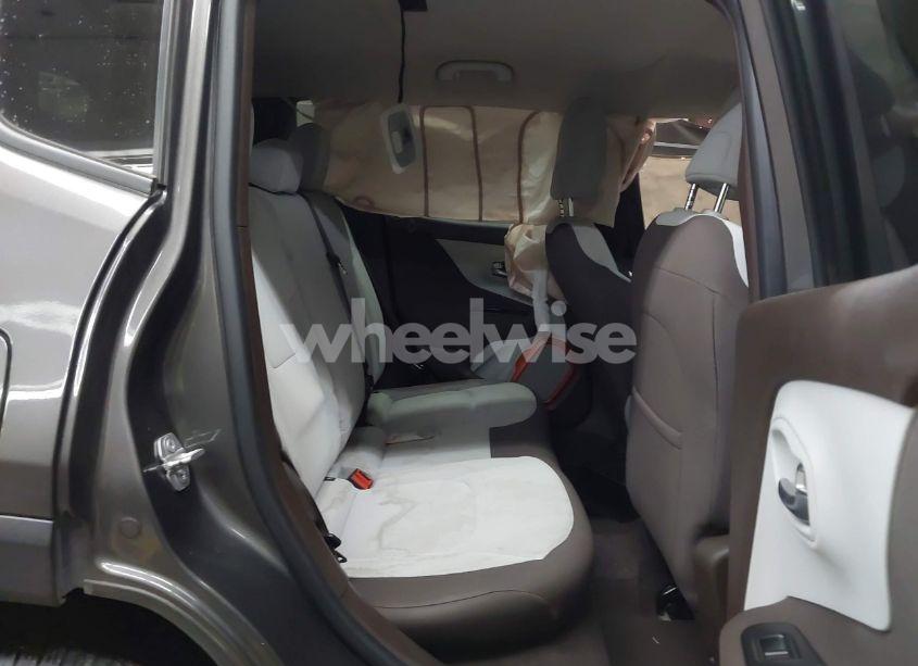 Photo 8 of 2016 Jeep Renegade LATITUDE (VIN ZACCJBBT2GPC97628)