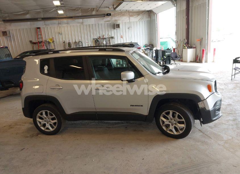 Photo 13 of 2016 Jeep Renegade LATITUDE (VIN ZACCJBBT9GPD99833)