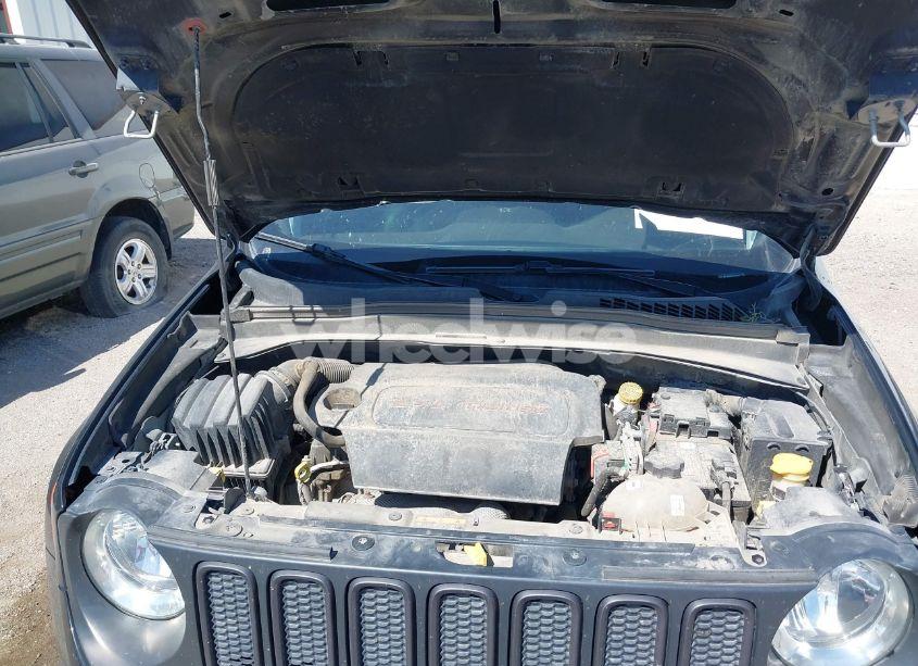 Photo 10 of 2018 Jeep Renegade TRAILHAWK 4X4 (VIN ZACCJBCB0JPG78827)