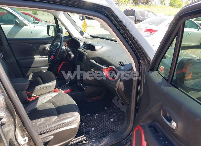 Photo 5 of 2018 Jeep Renegade TRAILHAWK 4X4 (VIN ZACCJBCB0JPG78827)