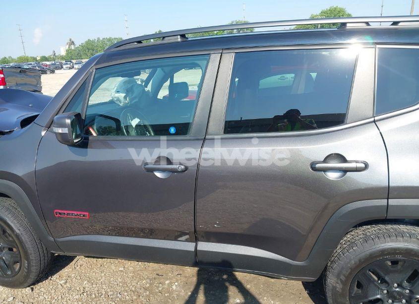 Photo 15 of 2018 Jeep Renegade TRAILHAWK 4X4 (VIN ZACCJBCB1JPH50649)