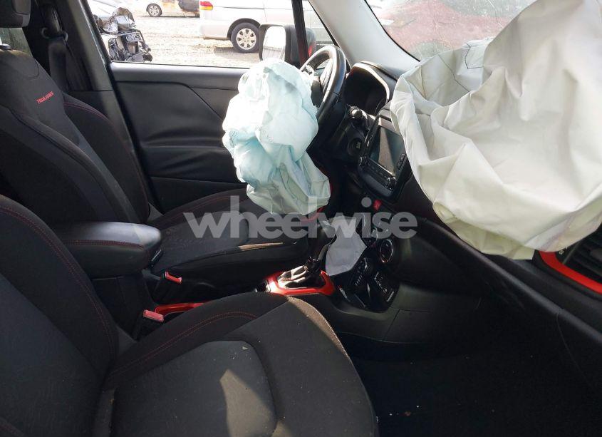 Photo 5 of 2016 Jeep Renegade TRAILHAWK (VIN ZACCJBCT7GPD56736)