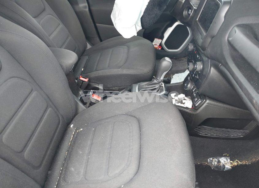 Photo 5 of 2020 Jeep Renegade LATITUDE 4X4 (VIN ZACNJBBB4LPL28305)