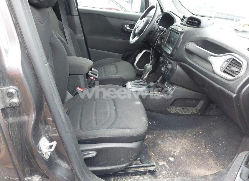 Photo 5 of 2021 Jeep Renegade LATITUDE FWD (VIN ZACNJCBB2MPM24716)