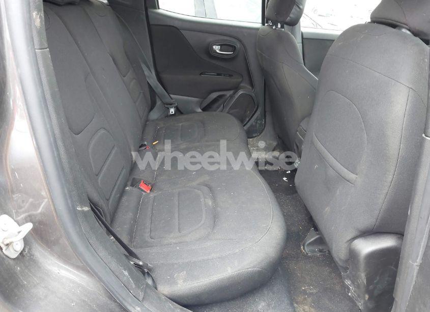 Photo 8 of 2021 Jeep Renegade LATITUDE FWD (VIN ZACNJCBB2MPM24716)