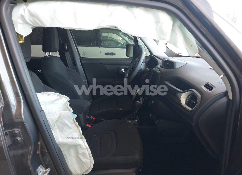 Photo 5 of 2021 Jeep Renegade LATITUDE 4X4 (VIN ZACNJDBB0MPN08135)