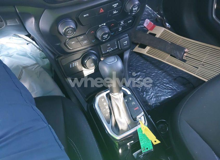 Photo 11 of 2021 Jeep Renegade 80TH ANNIVERSARY 4X4 (VIN ZACNJDBB2MPM79995)