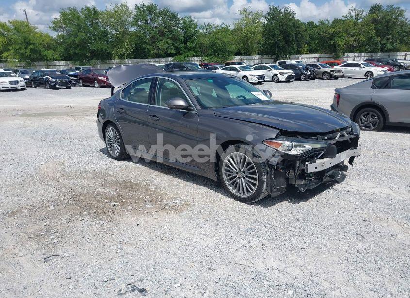 2018 Alfa Romeo GIULIA TI LUSSO RWD (VIN ZARFAECN3J7570018) main photo
