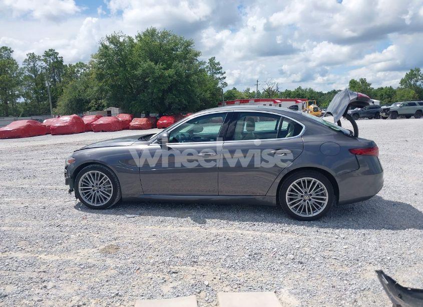 Photo 15 of 2018 Alfa Romeo GIULIA TI LUSSO RWD (VIN ZARFAECN3J7570018)